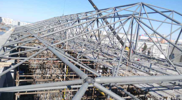 利川细数网架装配中抉择应用钢结构对室第的优势